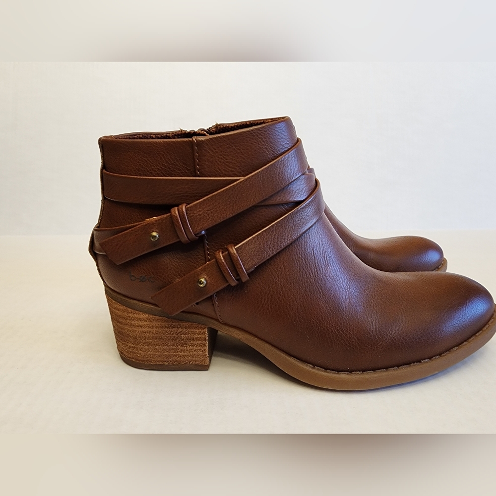 New in Box b.o.c Meredith Wrap Around Block Heel Brown Bootie, size 8